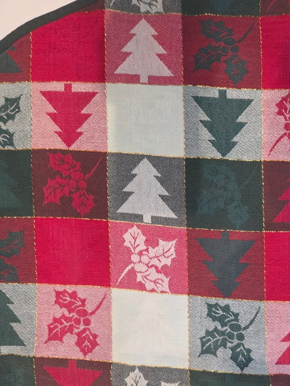 Vintage Christmas Tree Skirt - Picture 3 of 9